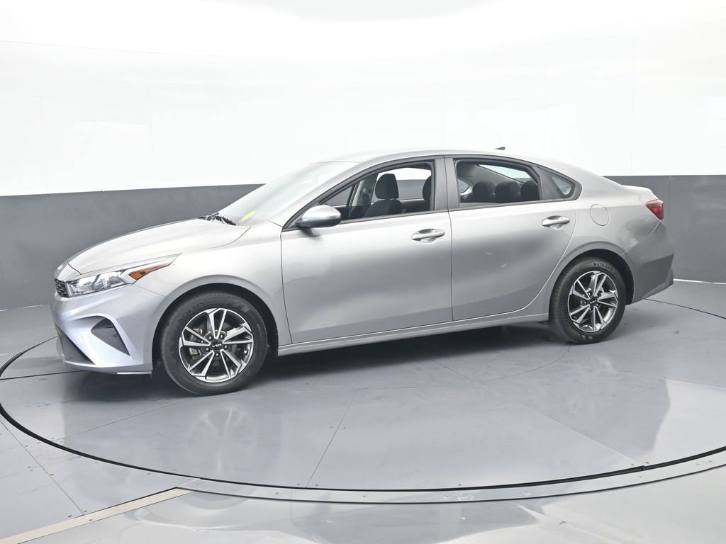 Used 2023 Kia Forte LXS image 2