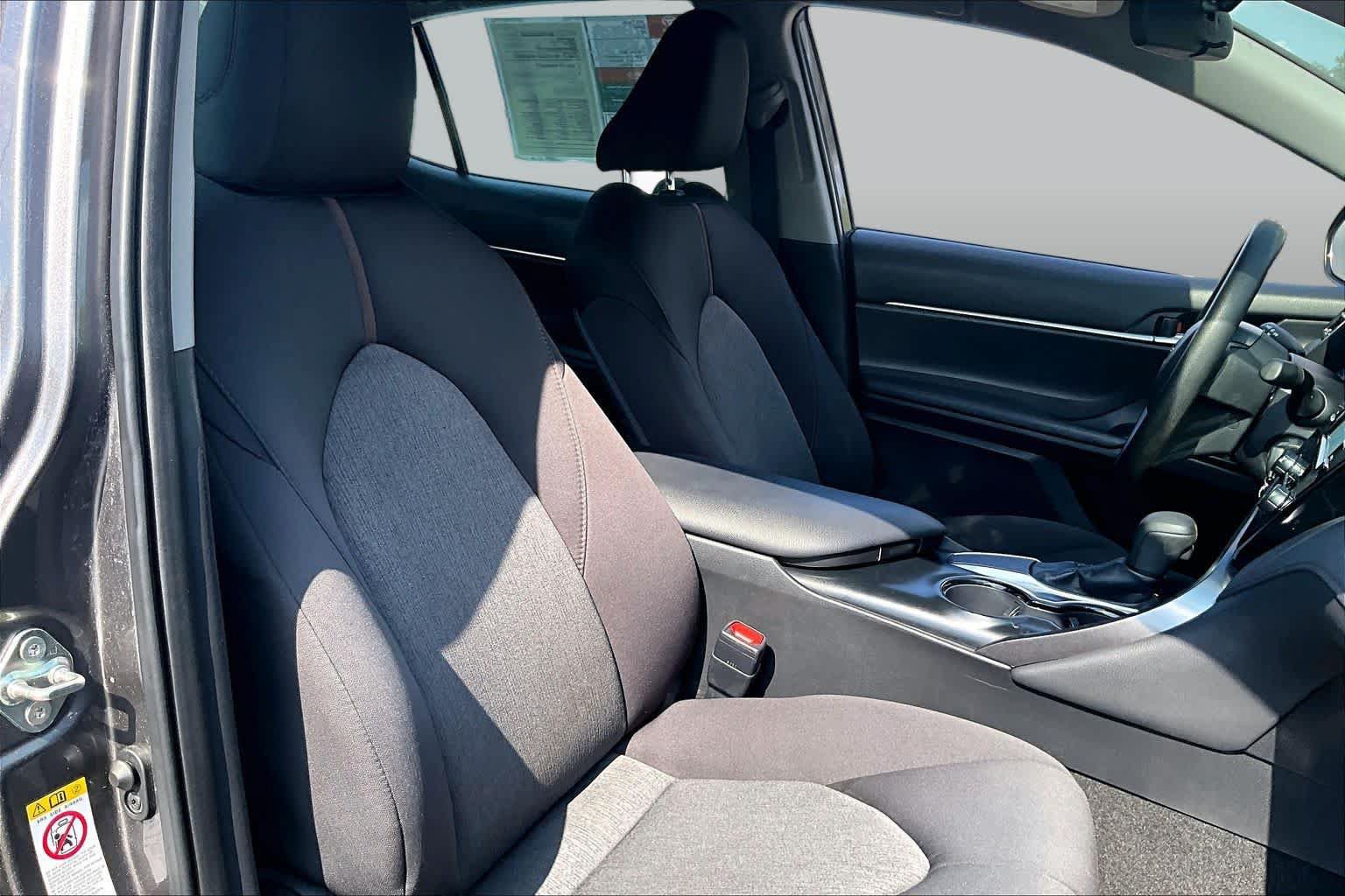 Used 2019 Toyota Camry LE FWD image 9