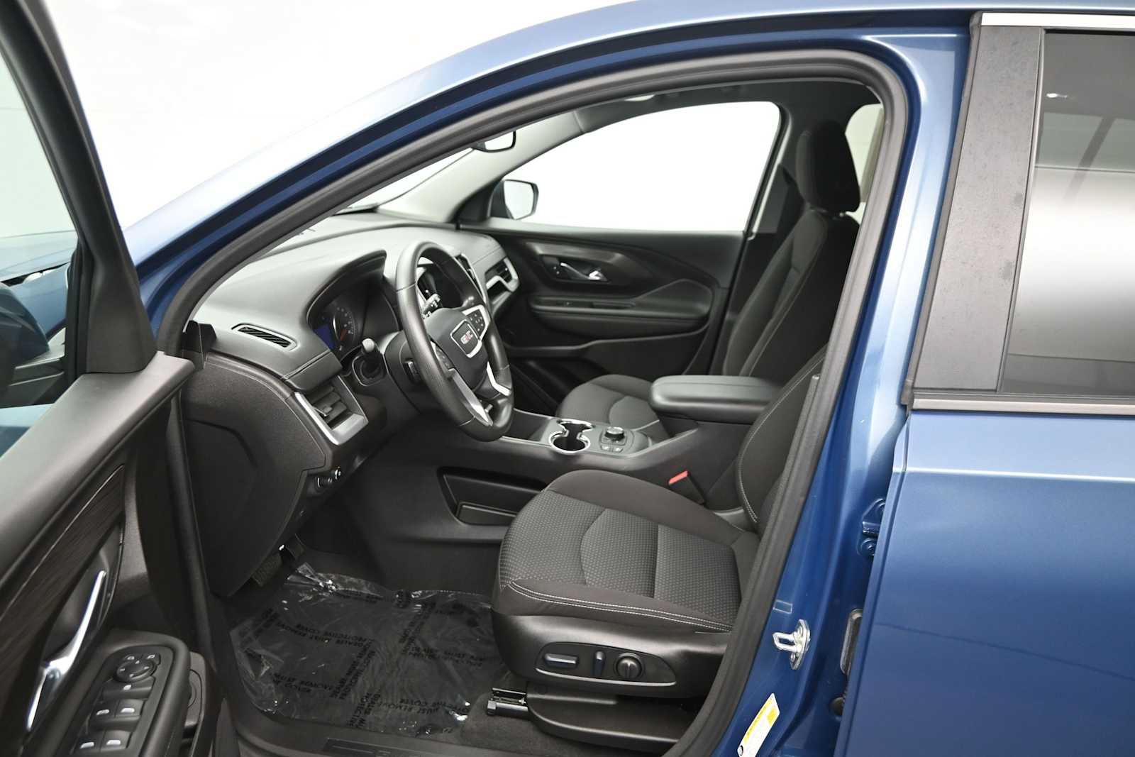 Used 2024 GMC Terrain SLE w/ Driver Convenience Package AWD/4WD image 9