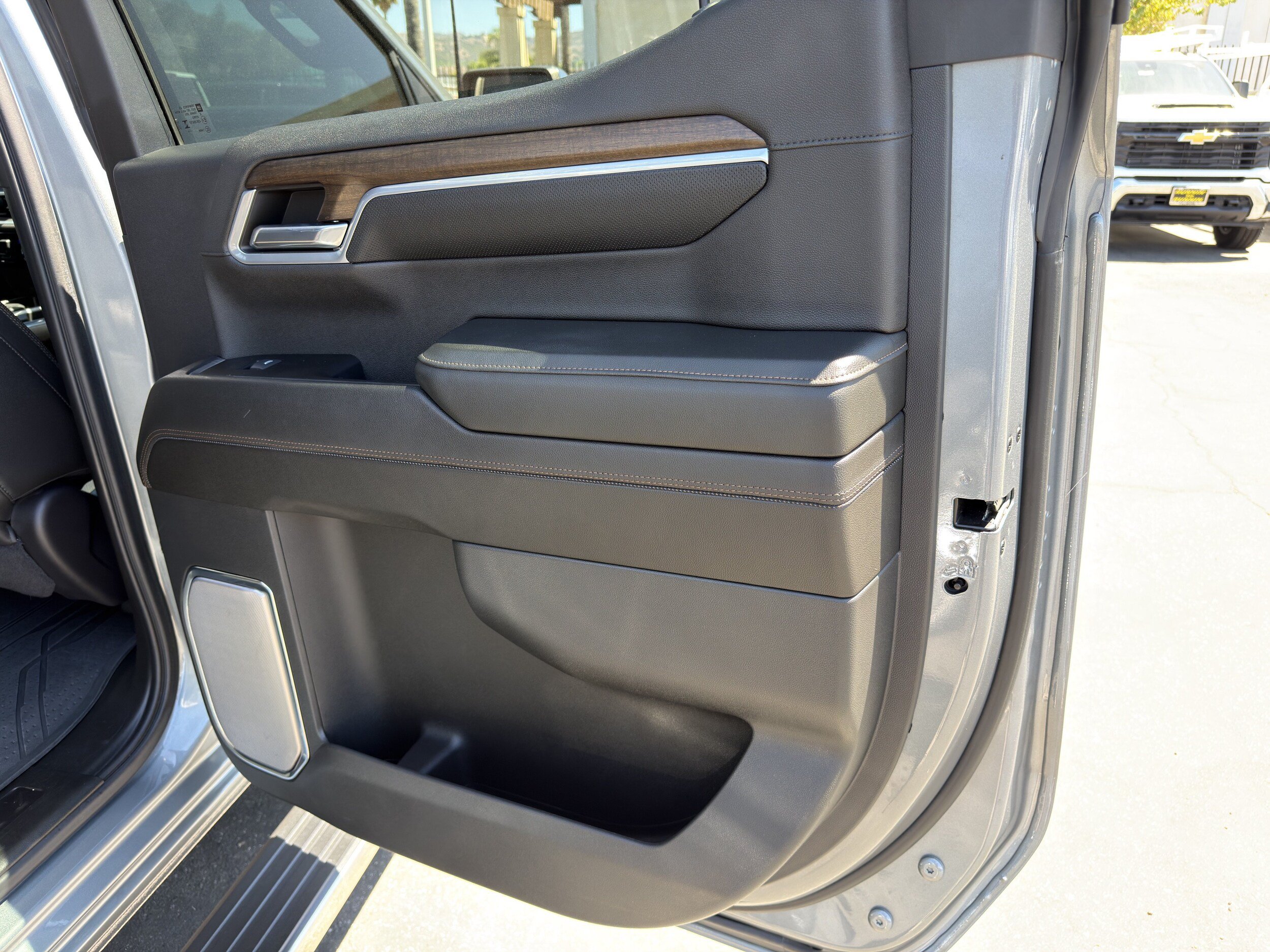 Used 2024 Chevrolet Silverado 1500 High Country w/ High Country Premium Package AWD/4WD image 13