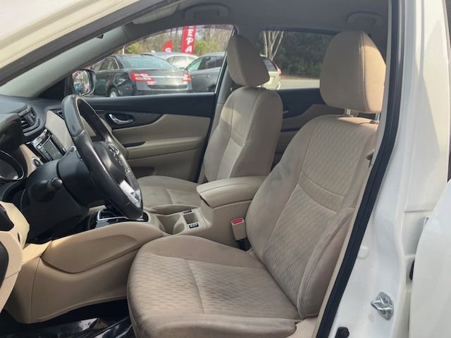 Used 2017 Nissan Rogue SV w/ SV Premium Package image 15