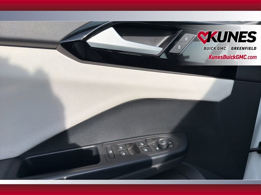 Used 2025 Volkswagen Taos S AWD/4WD image 18