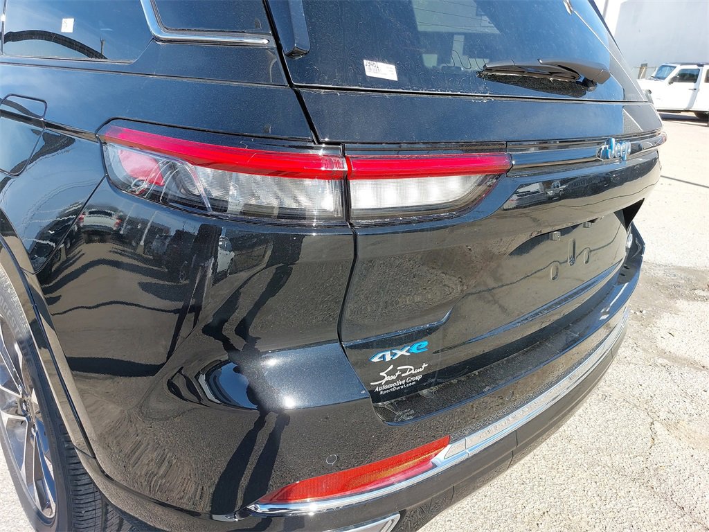 New 2024 Jeep Grand Cherokee Overland w/ Luxury Tech Group IV image 34