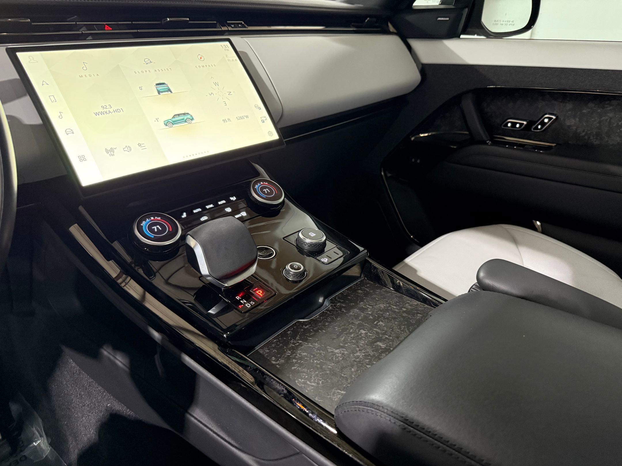 Used 2023 Land Rover Range Rover Sport SE Dynamic image 27