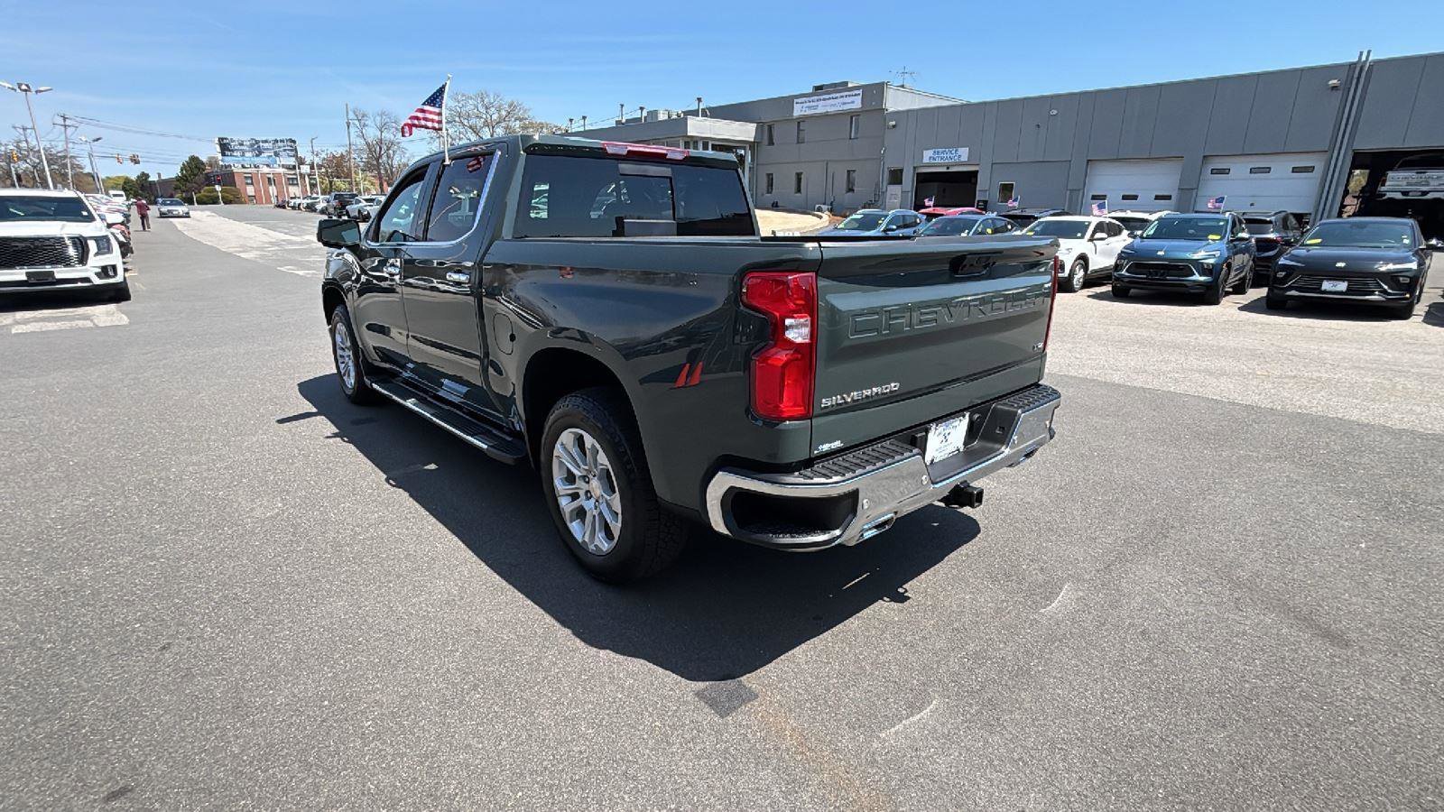 Used 2025 Chevrolet Silverado 1500 LTZ w/ LTZ Premium Package AWD/4WD image 5