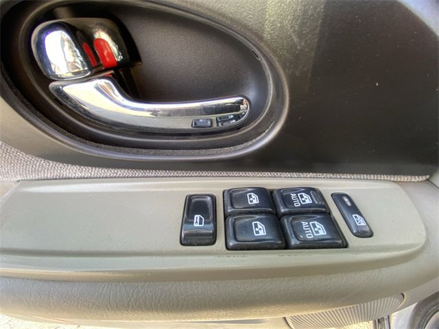 Used 2003 GMC Envoy SLE w/ Skid Plate Package image 13