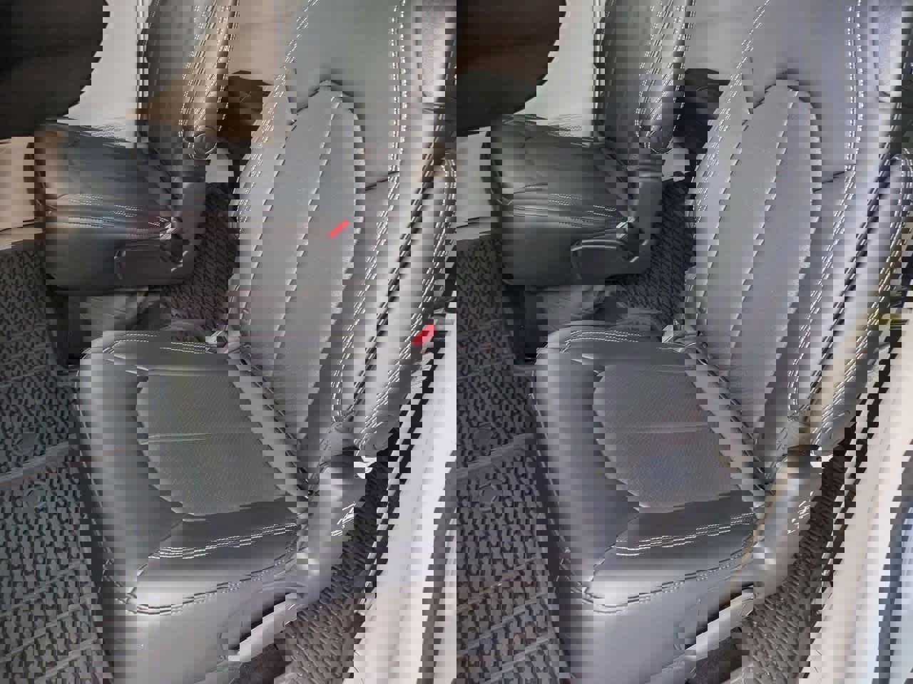 Used 2024 Chrysler Pacifica Touring-L w/ Road Tripper Package image 21