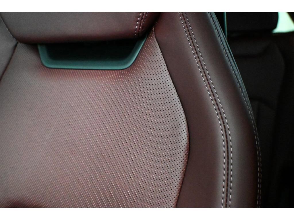 Used 2025 Lamborghini Urus SE image 59