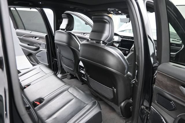Used 2023 Jeep Grand Cherokee Overland w/ Adv Protech Group III AWD/4WD image 18