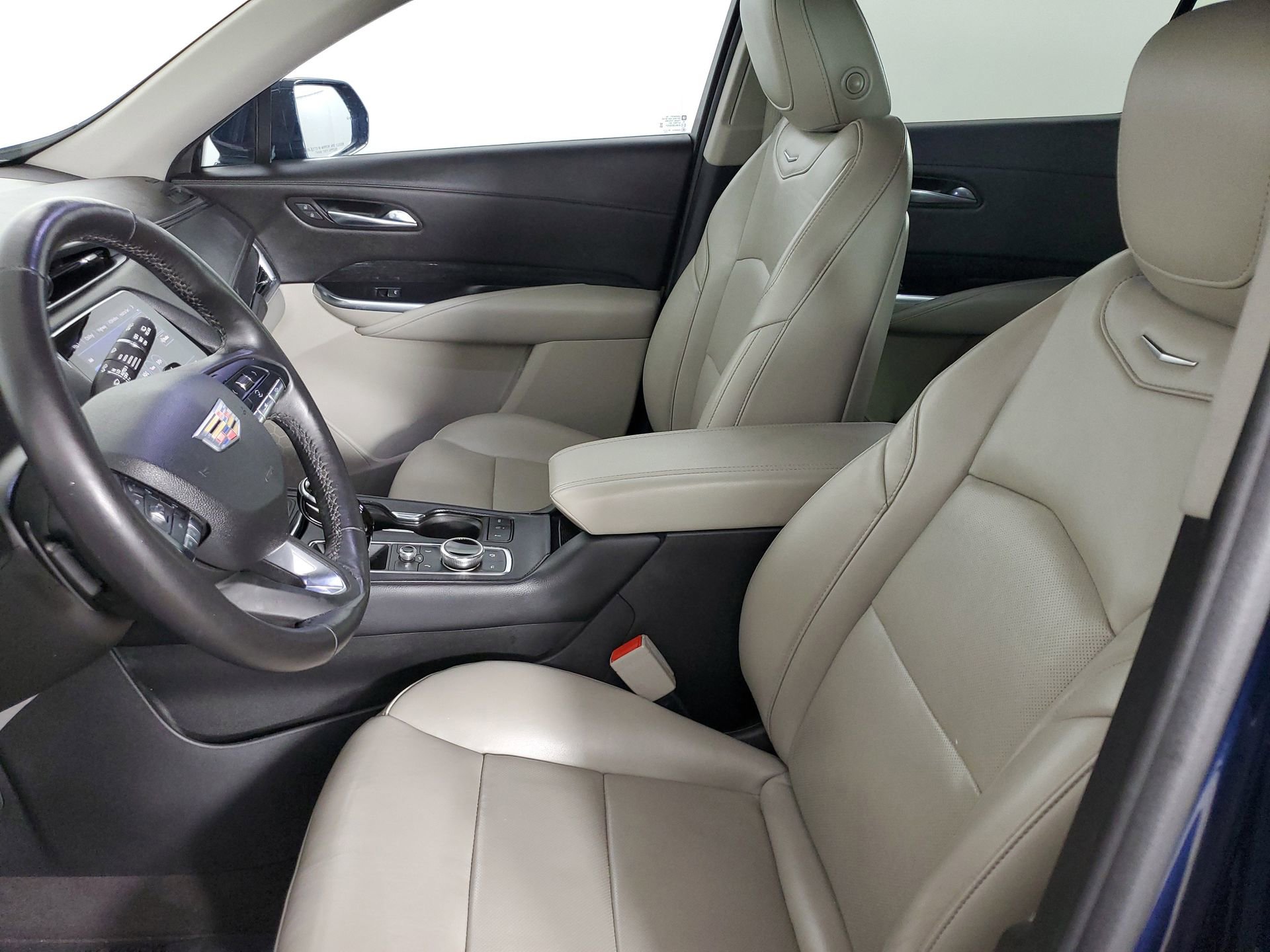 Used 2020 Cadillac XT4 Premium Luxury image 28