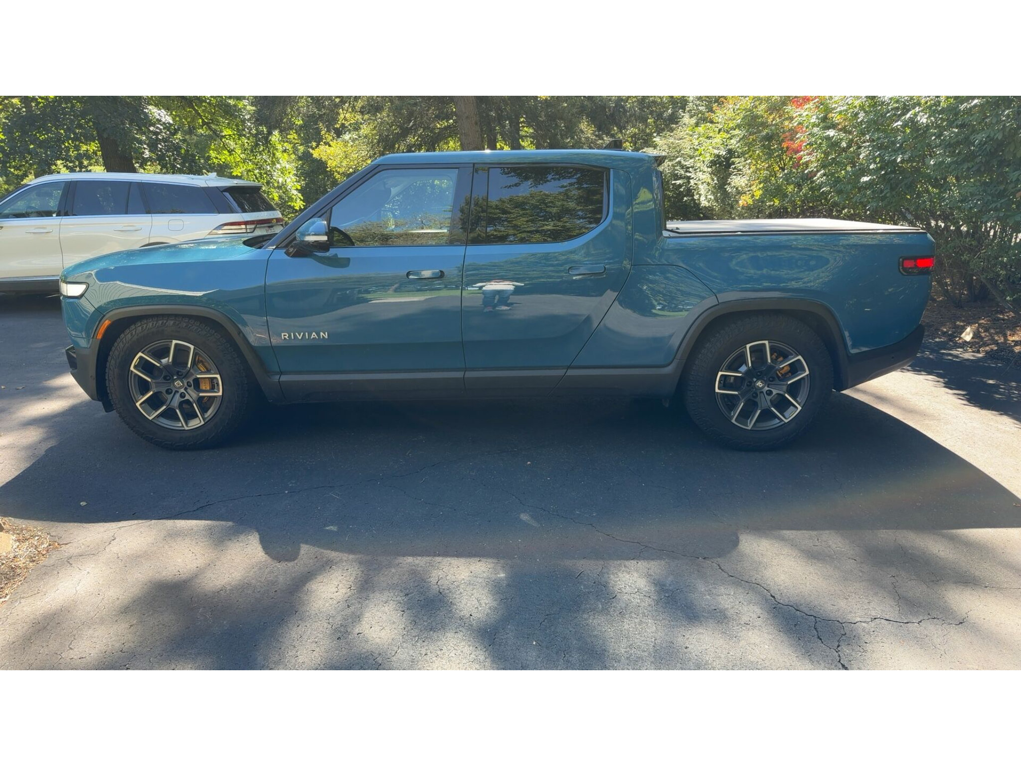 Used 2022 Rivian R1T Adventure AWD/4WD image 2