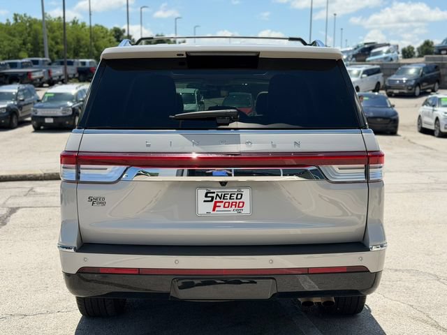 Used 2024 Lincoln Navigator Premiere AWD/4WD image 6