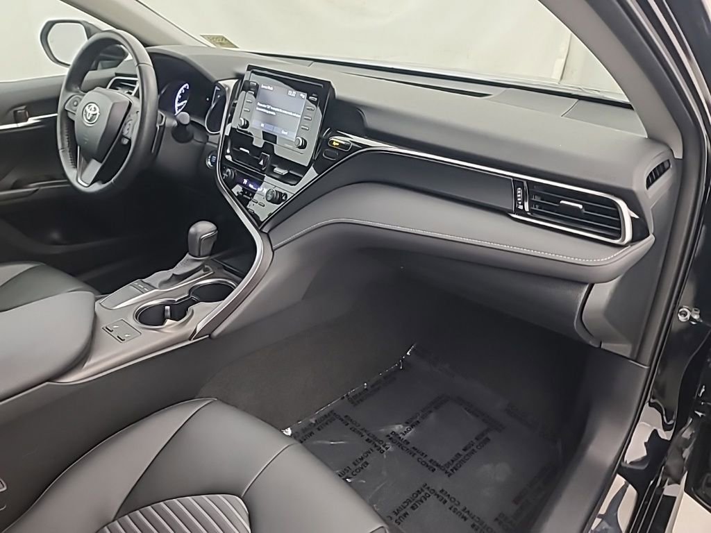 Used 2023 Toyota Camry SE w/ Cold Weather Package image 15