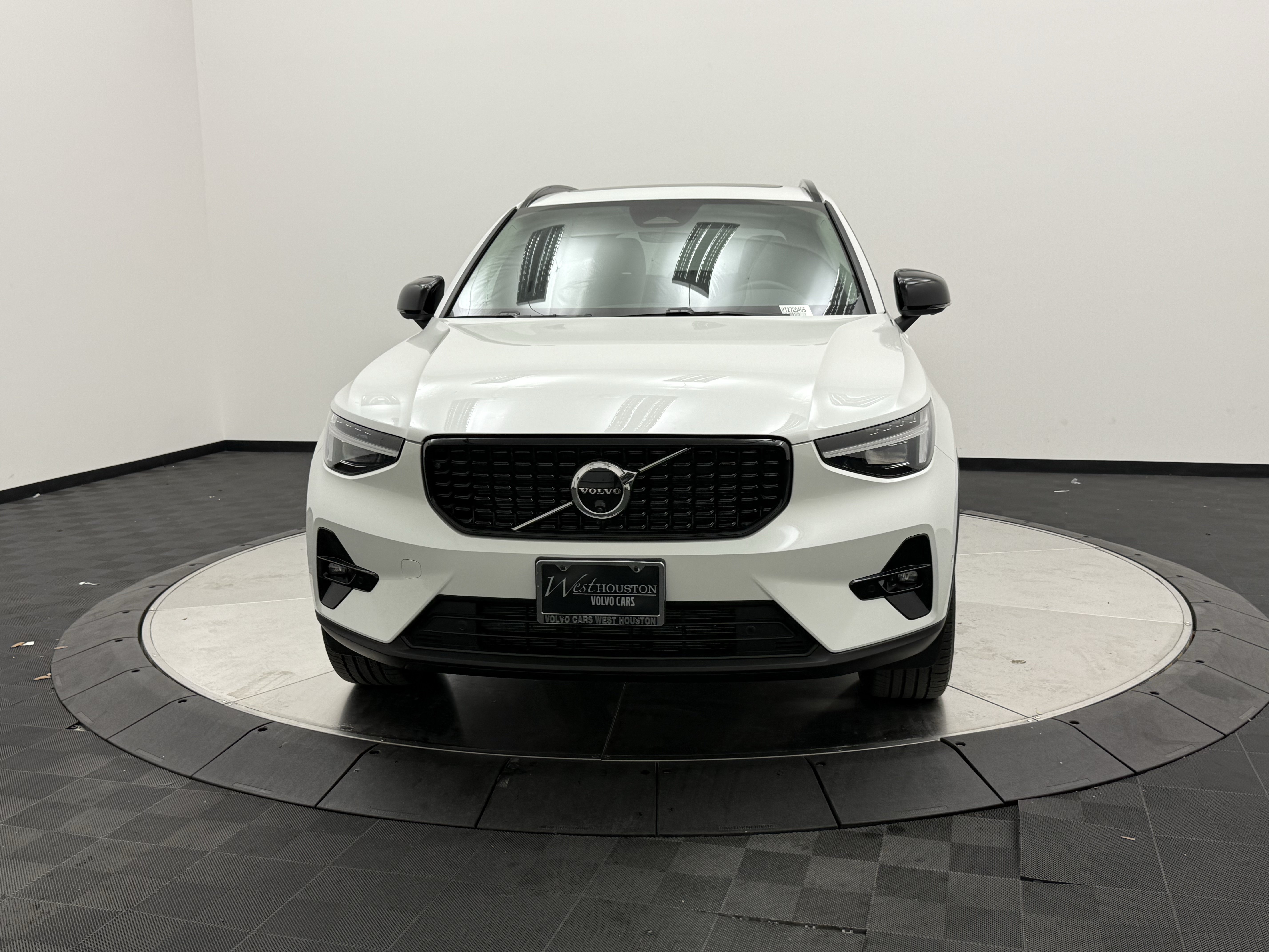 Certified 2026 Volvo XC40 B5 Plus AWD/4WD image 3