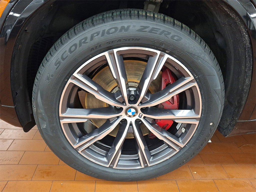 Used 2025 BMW X5 M60i w/ Executive Package image 7