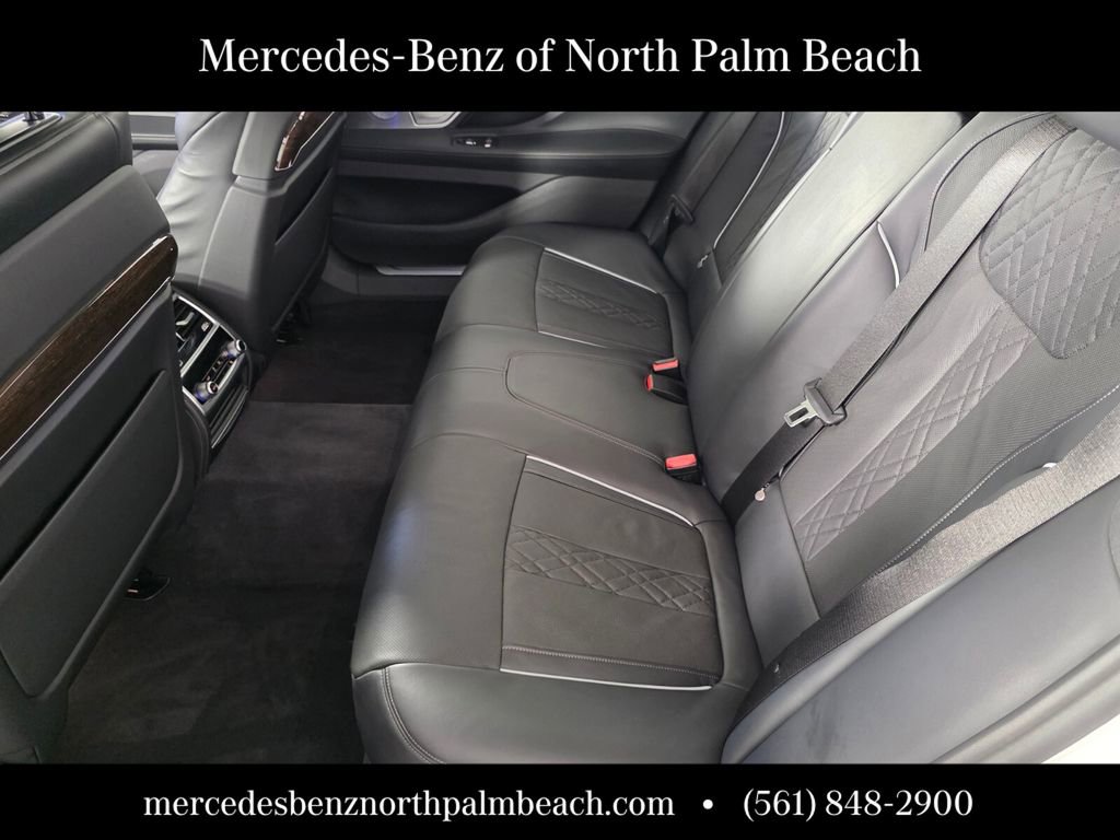Used 2022 BMW 750i xDrive image 14