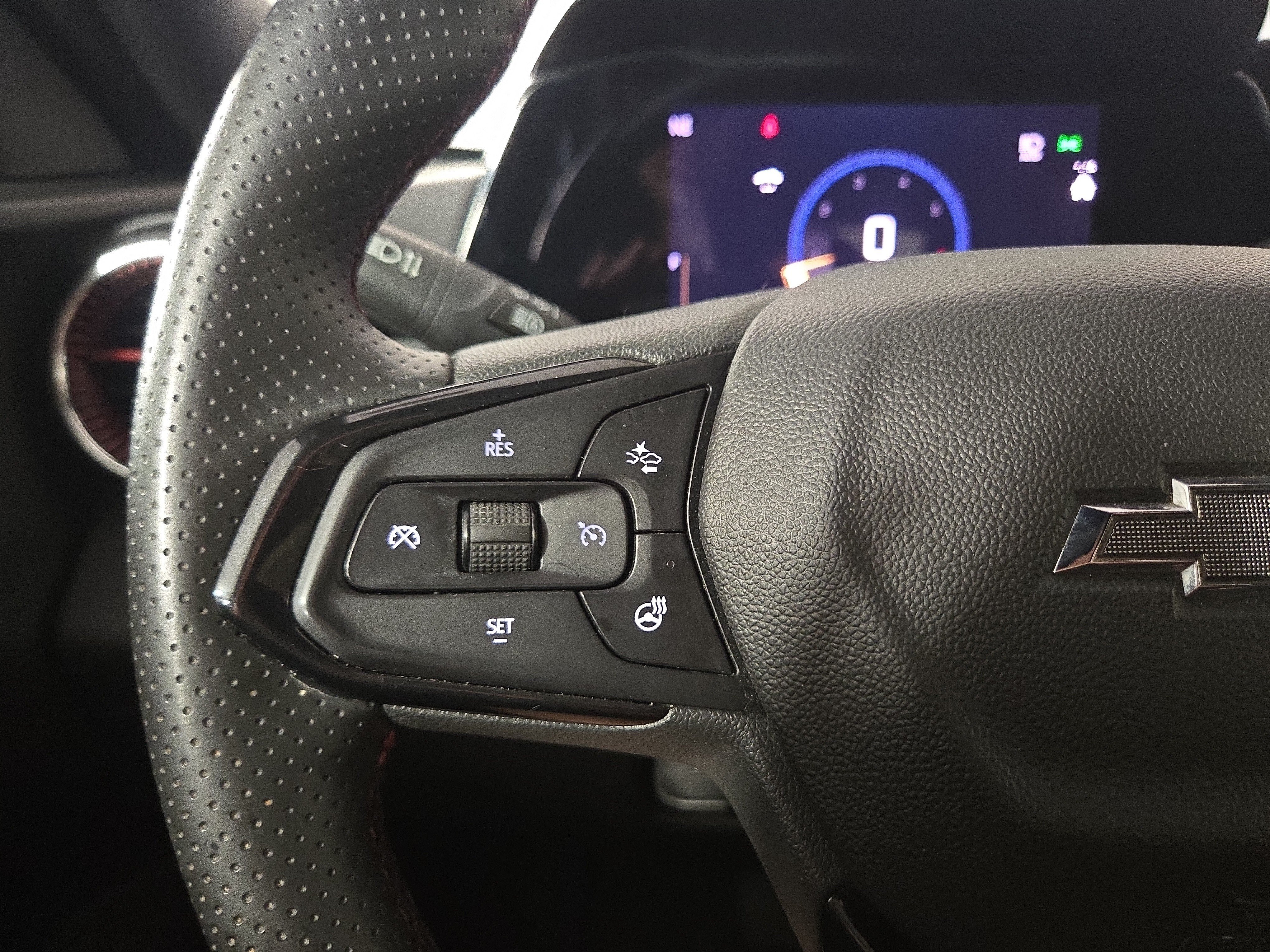 Certified 2025 Chevrolet Trax RS w/ Sunroof Package FWD image 15