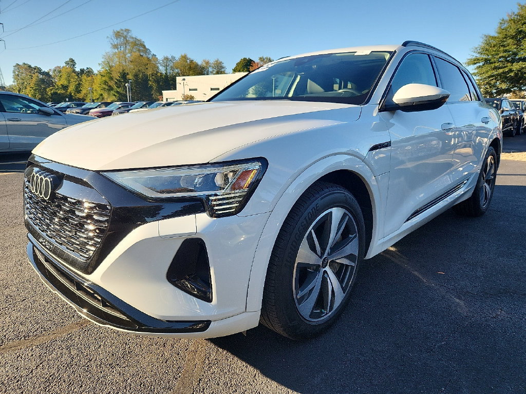 Certified 2024 Audi Q8 e-tron Premium AWD/4WD image 9