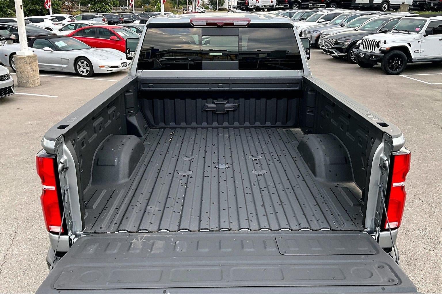 Used 2025 Chevrolet Silverado 2500 ZR2 AWD/4WD image 4