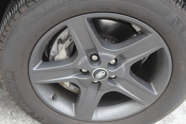 Used 2023 Land Rover Defender 90 X-Dynamic SE image 9