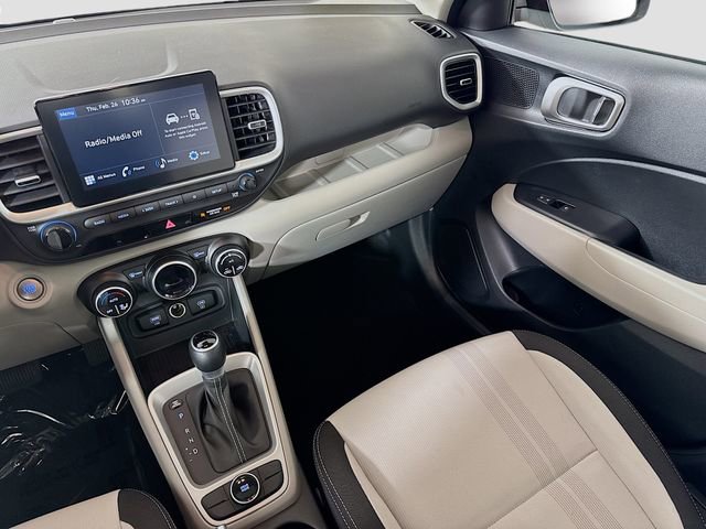 Used 2024 Hyundai Venue SEL image 25