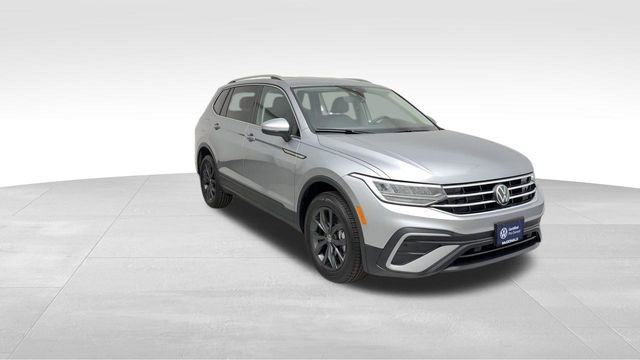 Certified 2024 Volkswagen Tiguan SE image 9