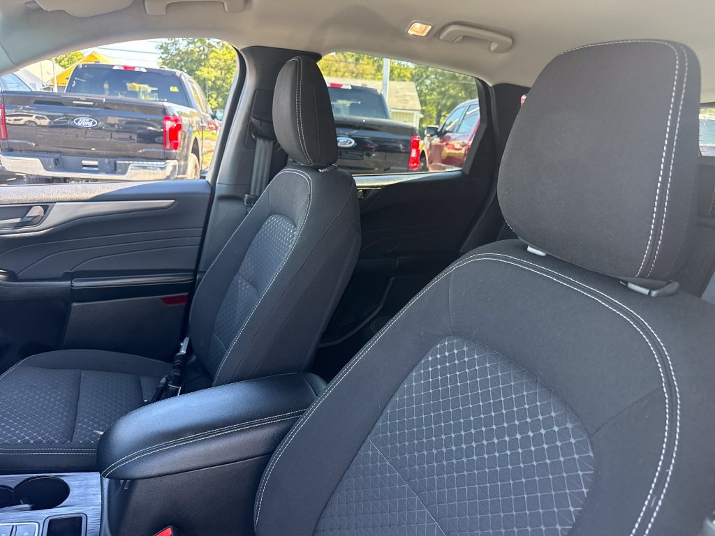 Used 2023 Ford Escape Active w/ Tech Pack #1 AWD/4WD image 24