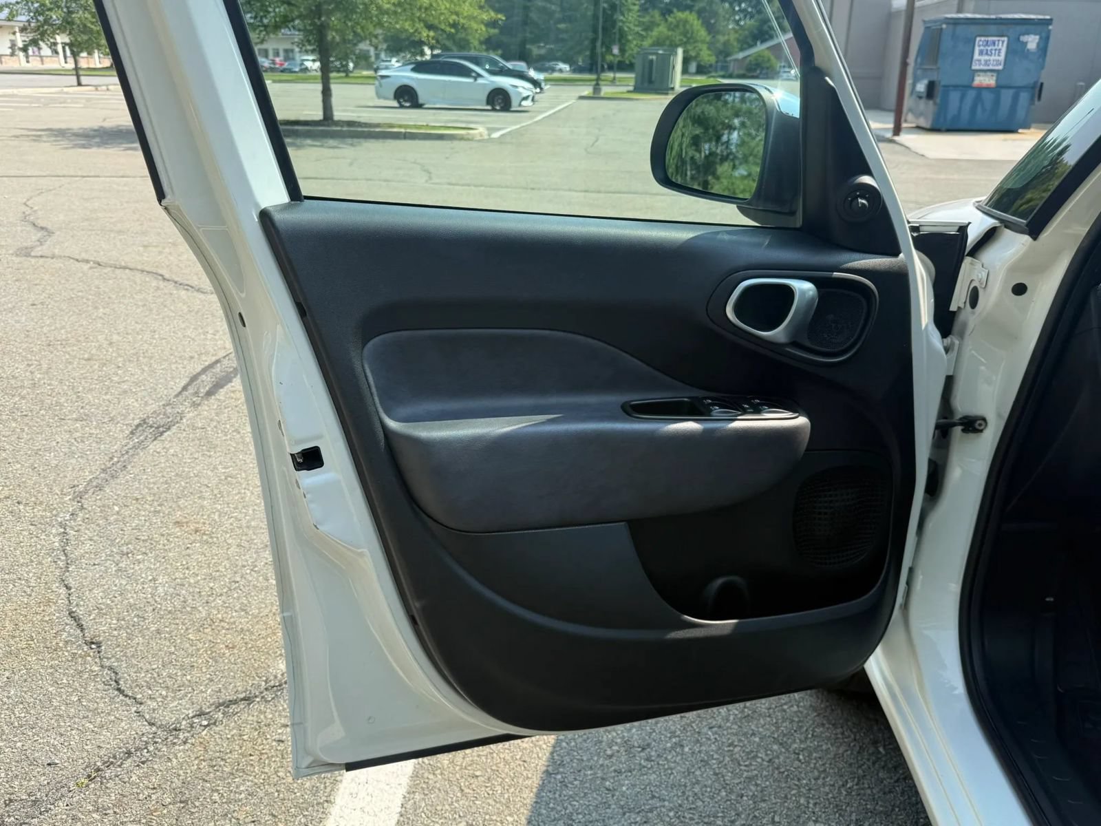 Used 2015 FIAT 500L Lounge FWD image 12