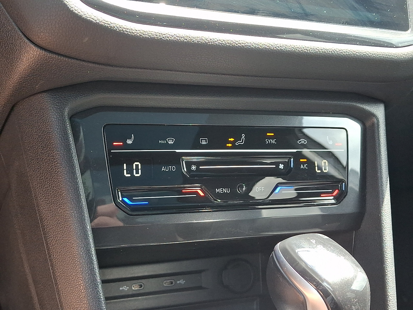 Certified 2022 Volkswagen Tiguan SE R-Line AWD/4WD image 16