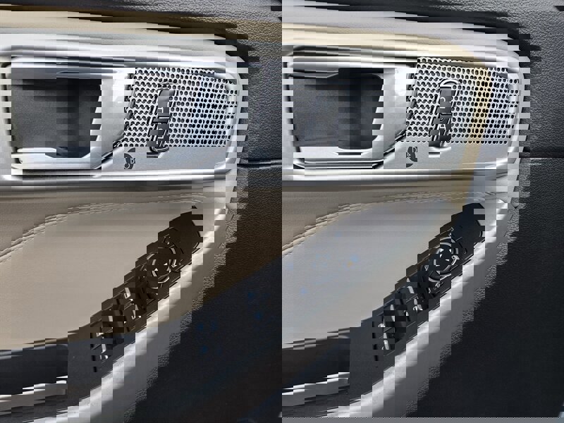 Used 2023 Ford Explorer Limited image 14