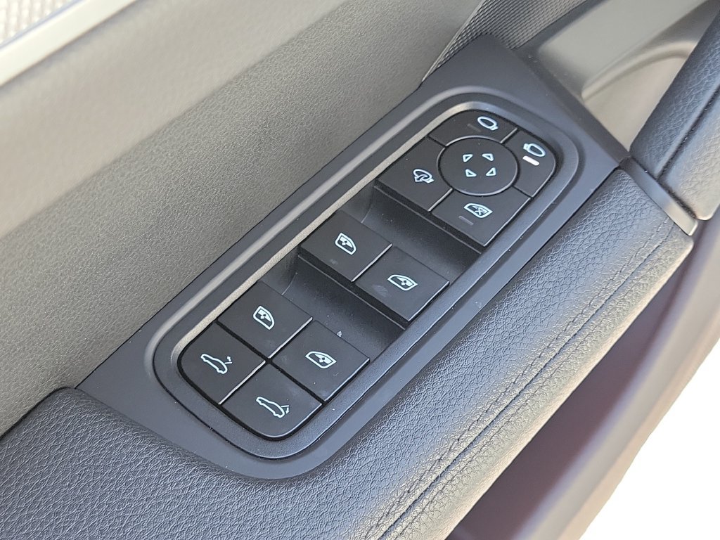 Certified 2026 Porsche Cayenne Coupe AWD/4WD image 26