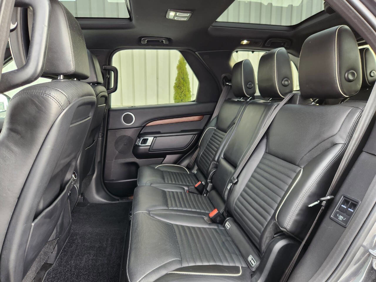 Used 2017 Land Rover Discovery HSE Luxury image 10