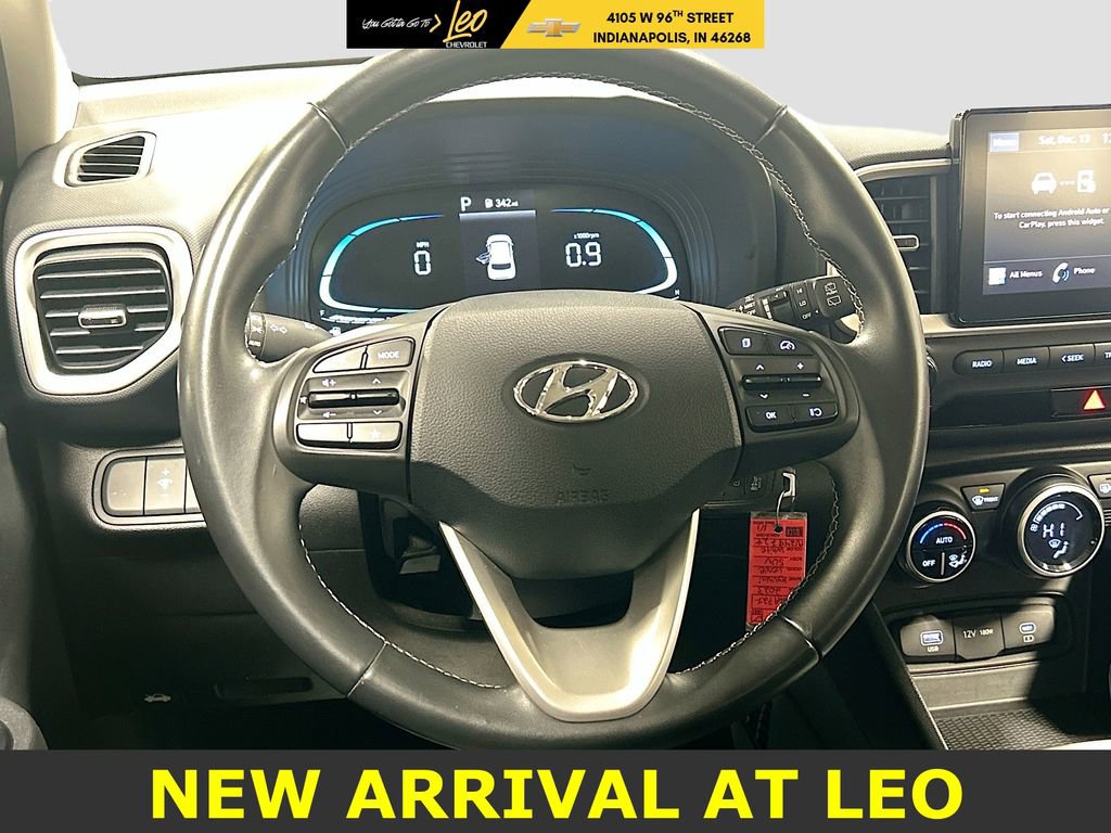 Used 2023 Hyundai Venue SEL image 11