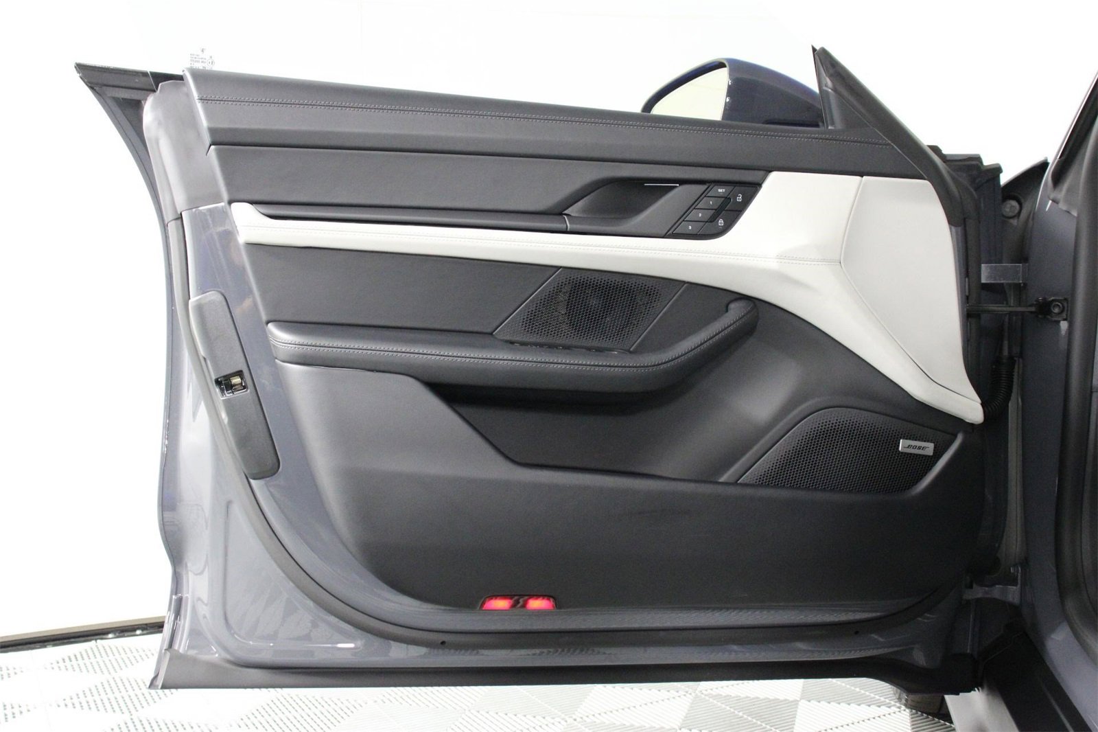 Used 2025 Porsche Taycan GTS image 20