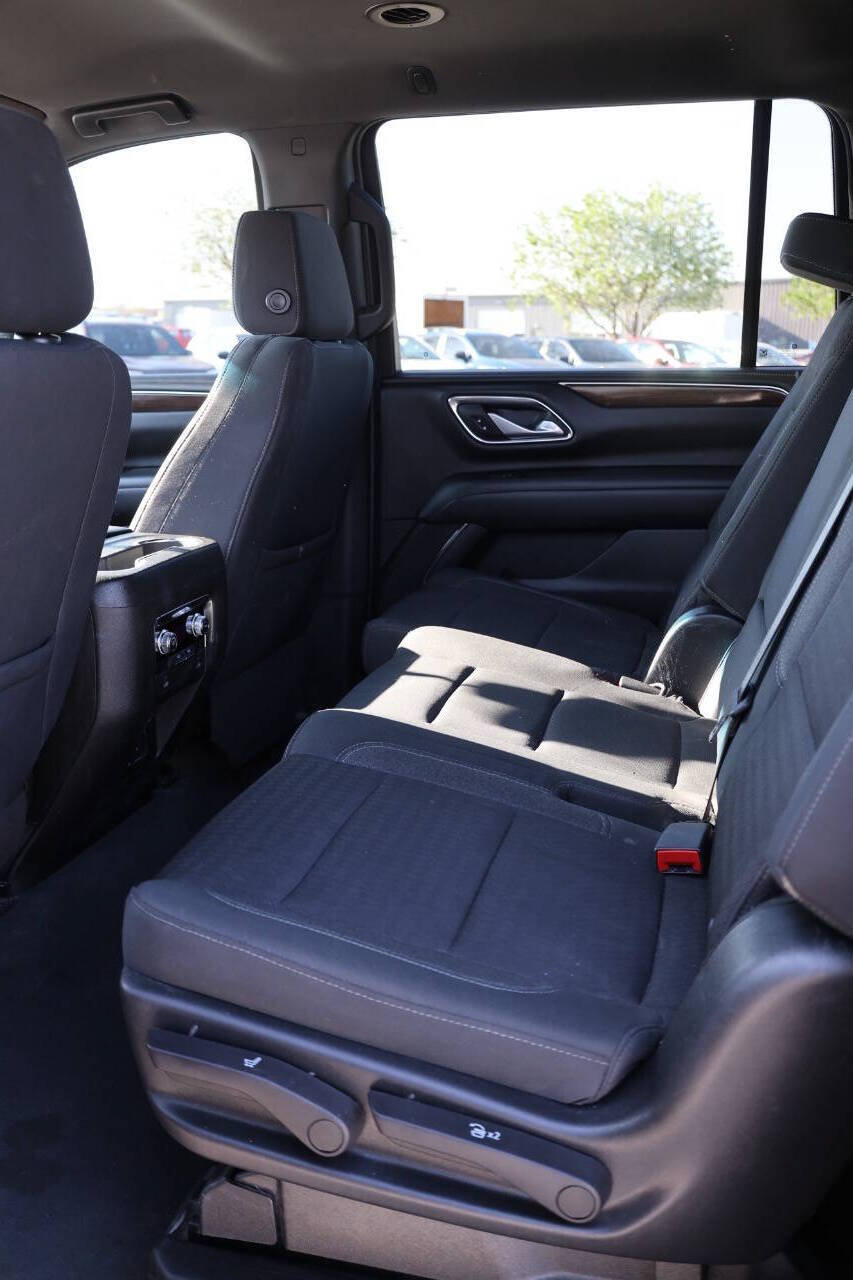 Used 2022 GMC Yukon XL SLE w/ Gmc Pro Safety Plus Package AWD/4WD image 17