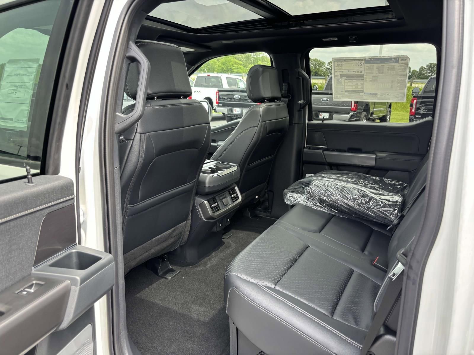 New 2025 Ford F150 Lariat w/ Equipment Group 502A High image 29