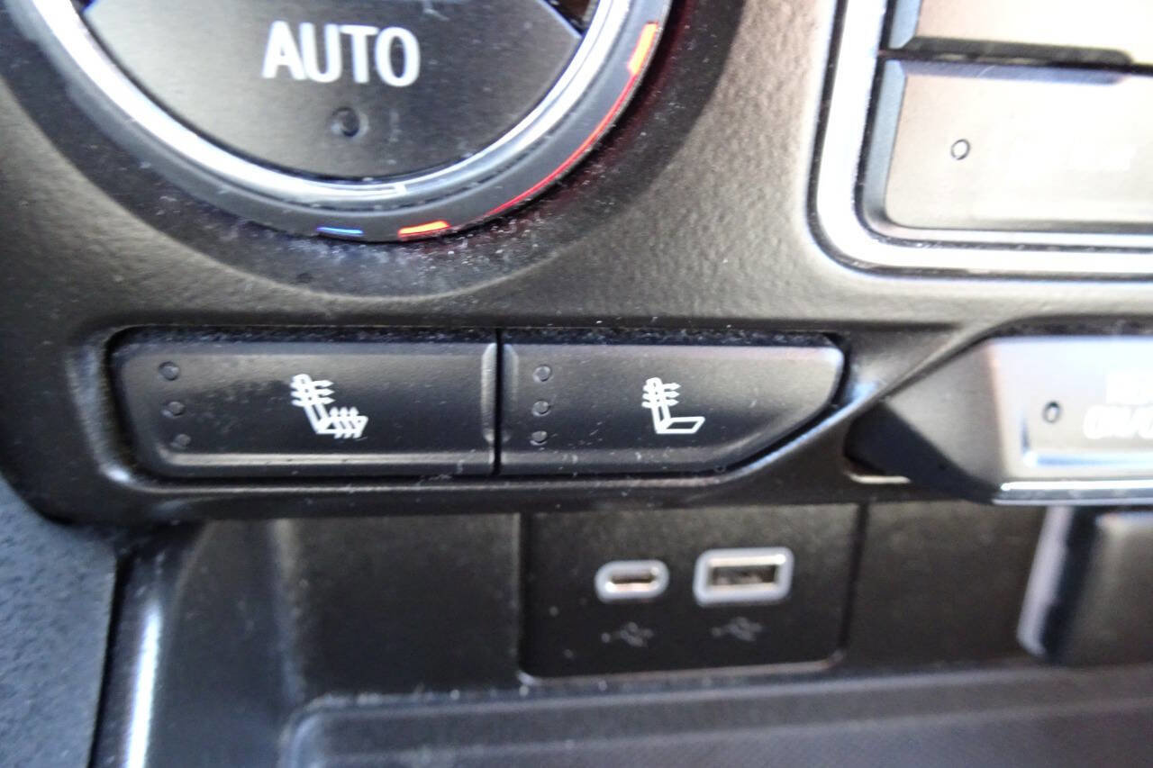 Used 2021 Chevrolet Suburban LT image 33