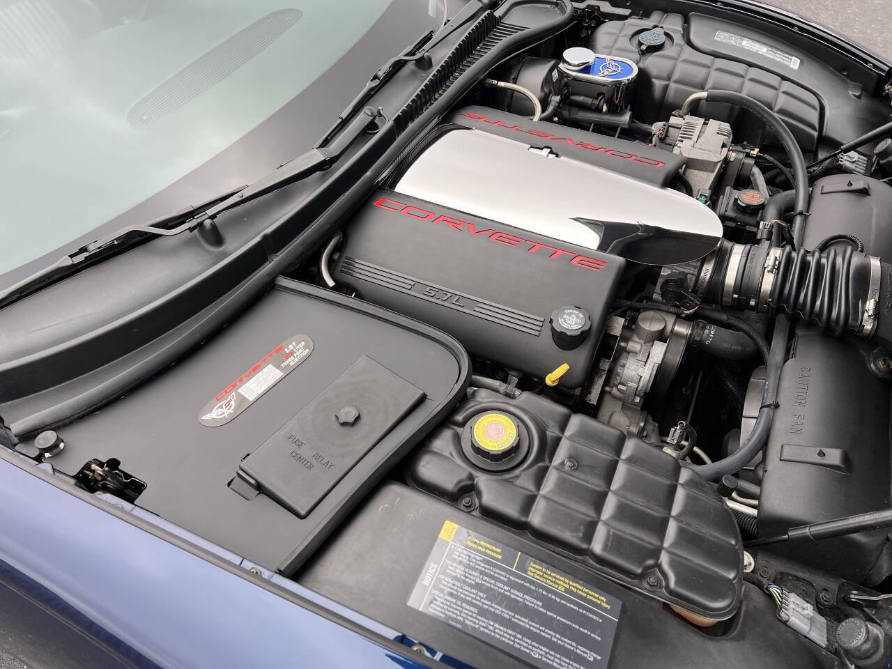 Used 2001 Chevrolet Corvette Coupe w/ Preferred Equipment Group1 image 11