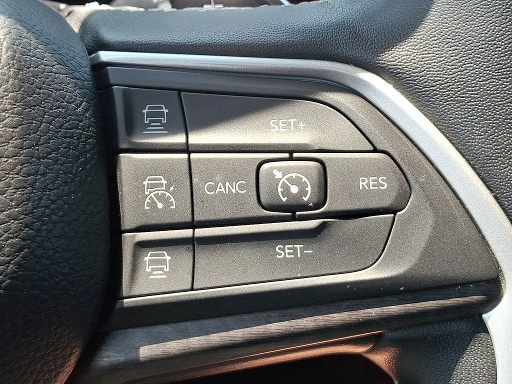 Used 2022 Jeep Grand Cherokee L Limited w/ Luxury Tech Group II AWD/4WD image 23
