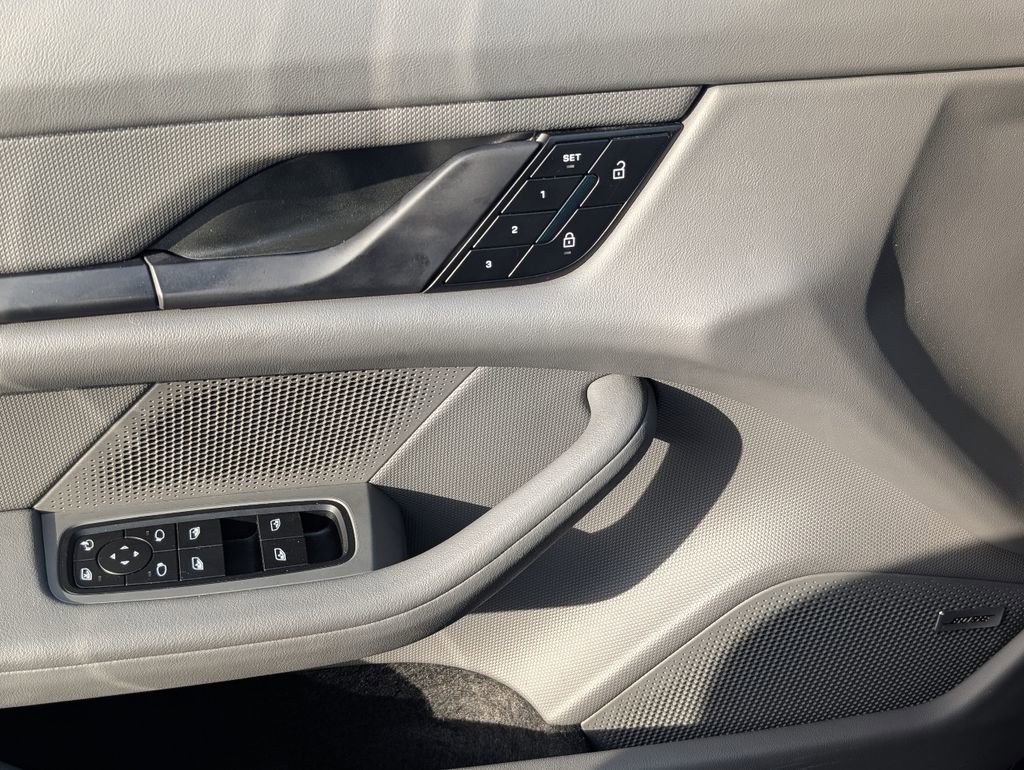 Used 2024 Porsche Taycan image 20