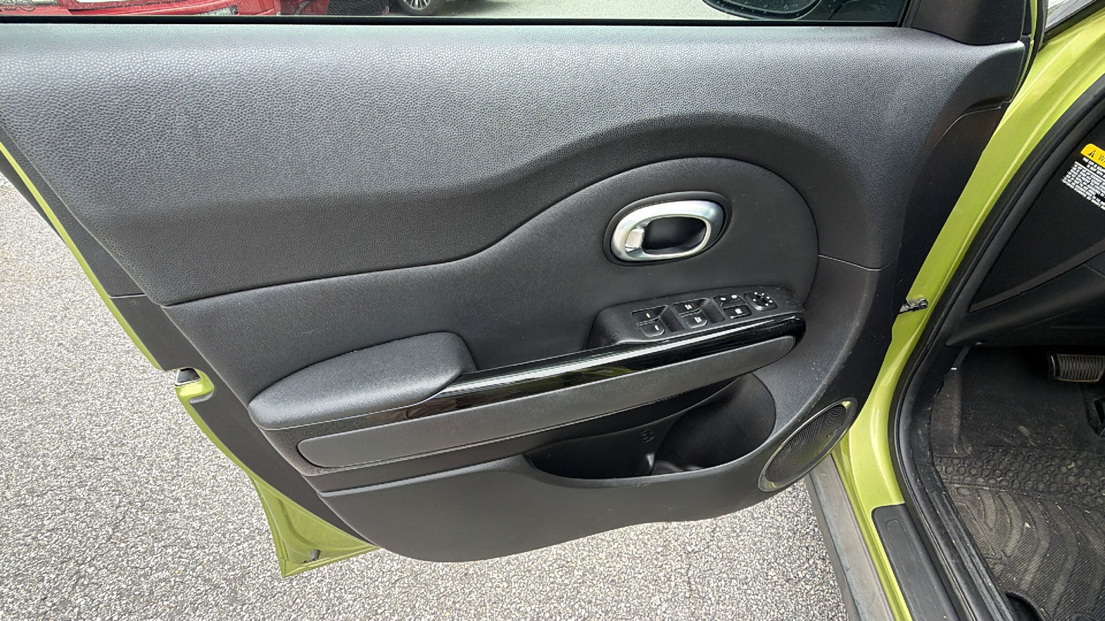 Used 2014 Kia Soul + w/ Primo Package FWD image 14