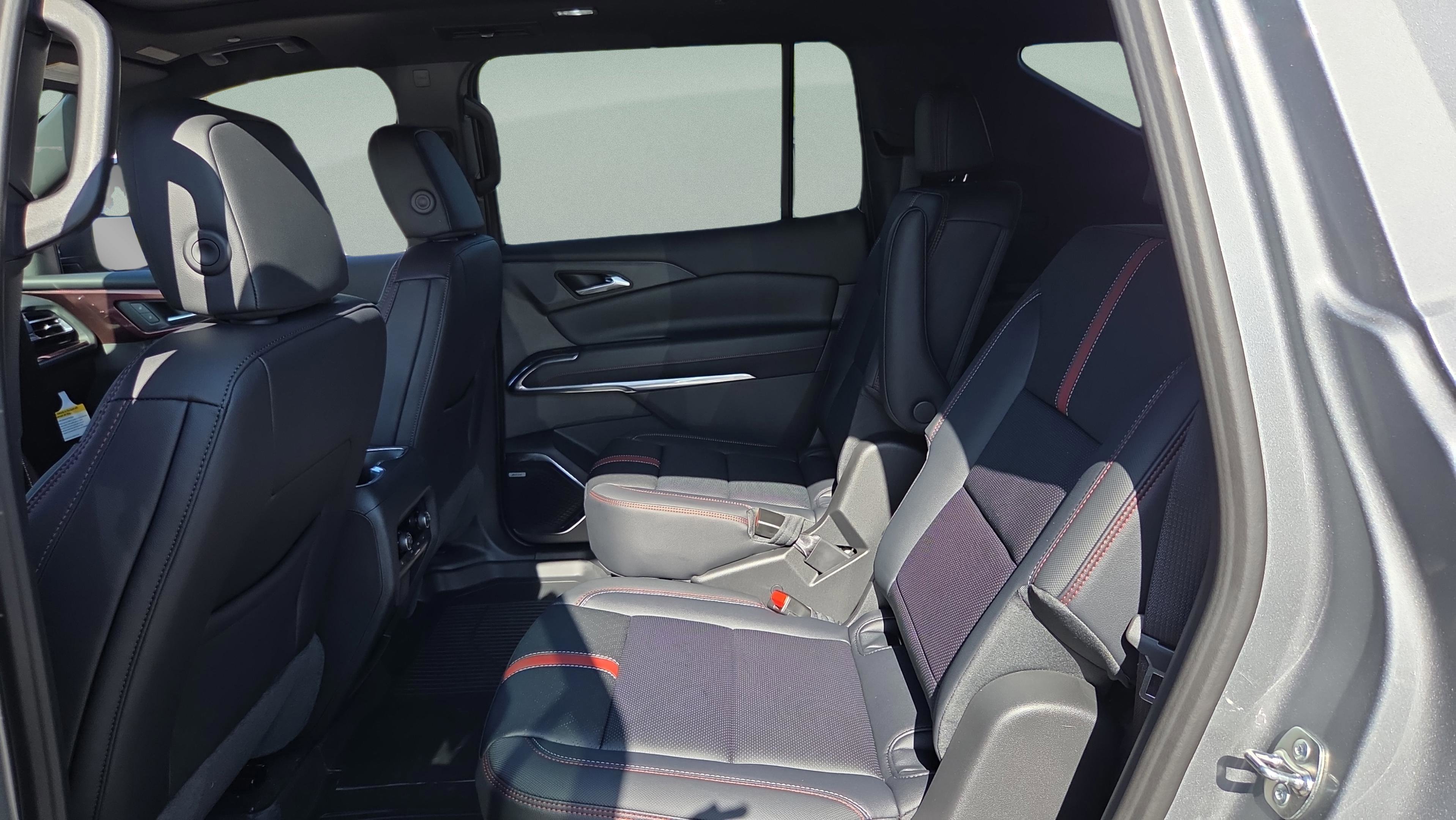 New 2026 Chevrolet Traverse RS w/ LPO, Floor Liner Package AWD/4WD image 10