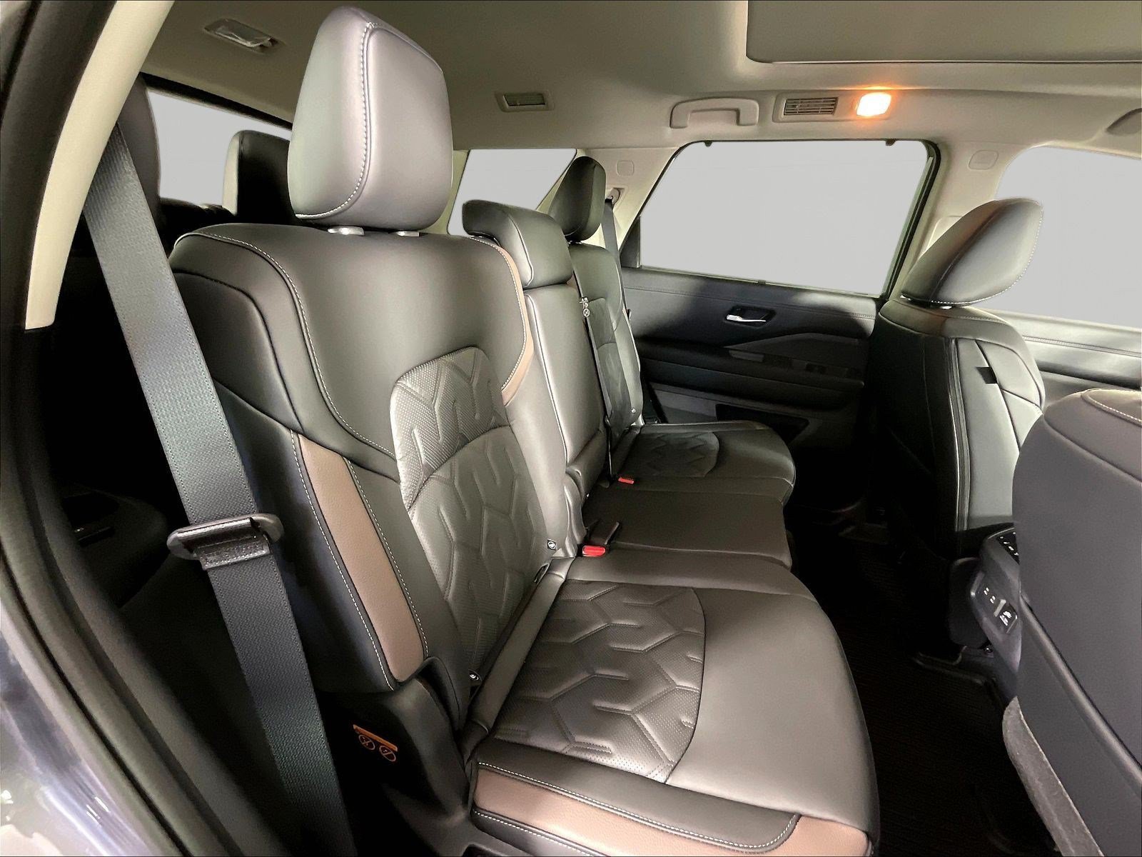 New 2026 Nissan Pathfinder Platinum AWD/4WD image 20