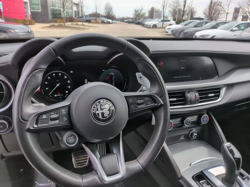 Used 2024 Alfa Romeo Stelvio Veloce image 32