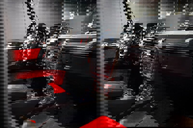 Used 2018 Mercedes-Benz G 550 Squared image 31