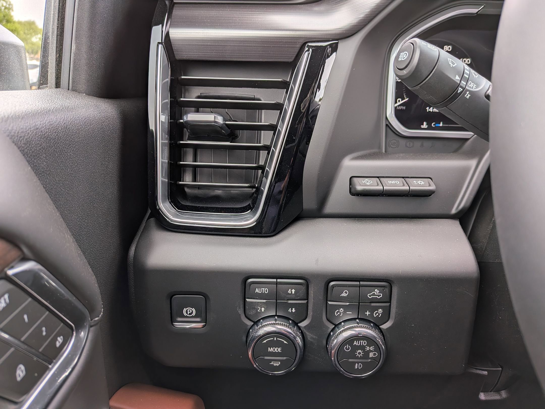 New 2026 GMC Sierra 3500 Denali Ultimate AWD/4WD image 17