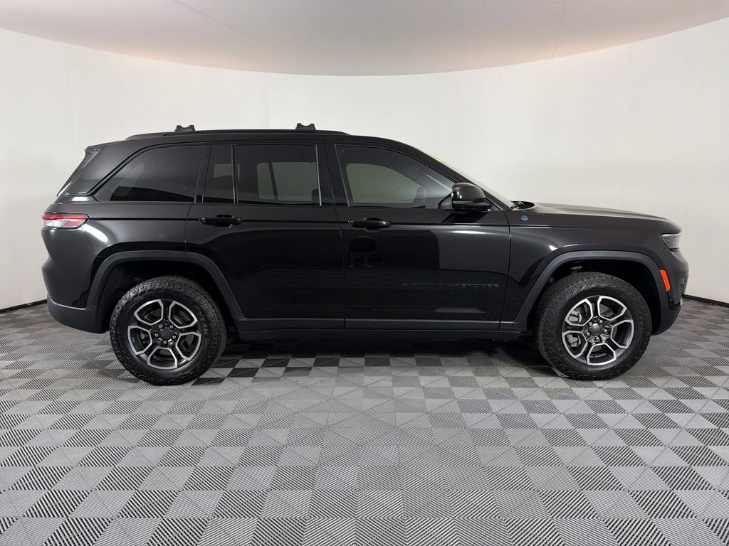 Used 2023 Jeep Grand Cherokee Trailhawk w/ Advanced Protech Group II AWD/4WD image 2