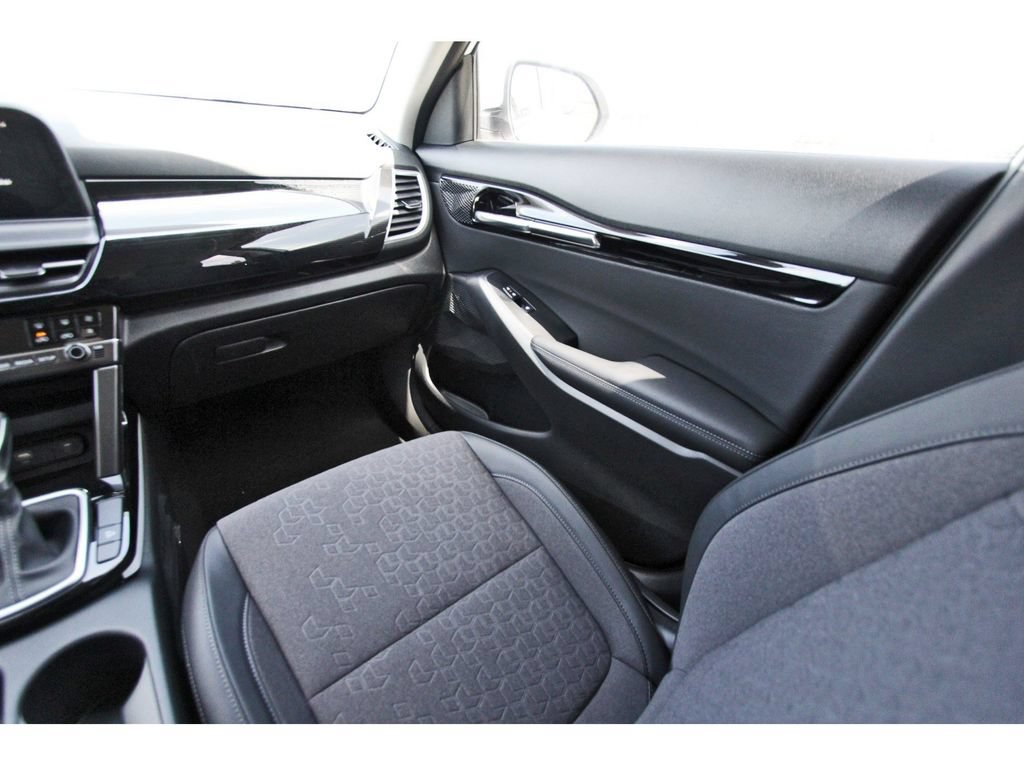 New 2026 Kia Seltos S FWD image 11