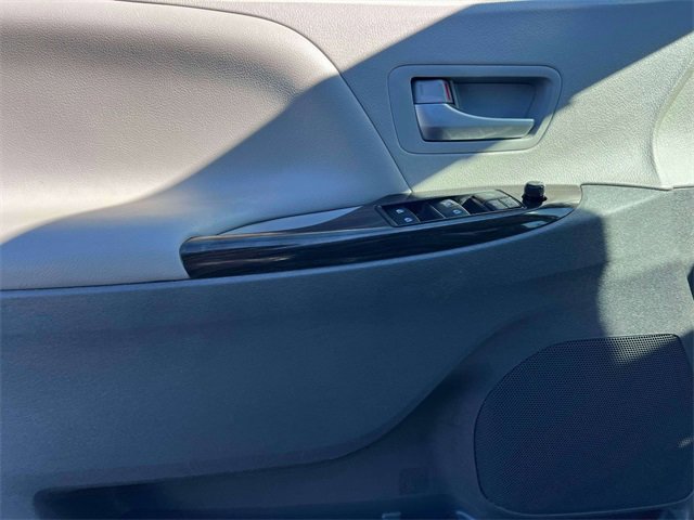 Certified 2020 Toyota Sienna XLE image 19