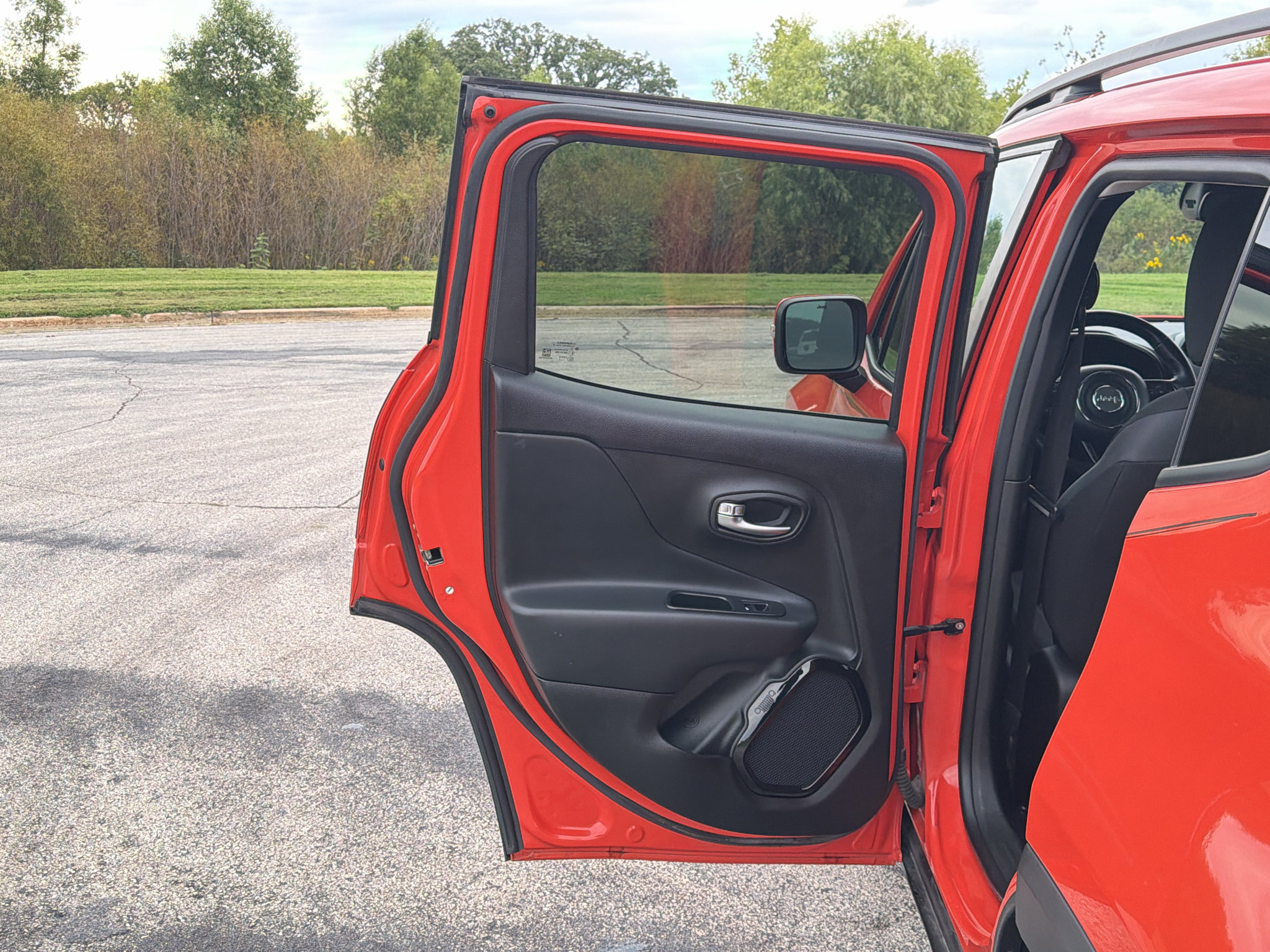 Used 2017 Jeep Renegade Altitude FWD image 29